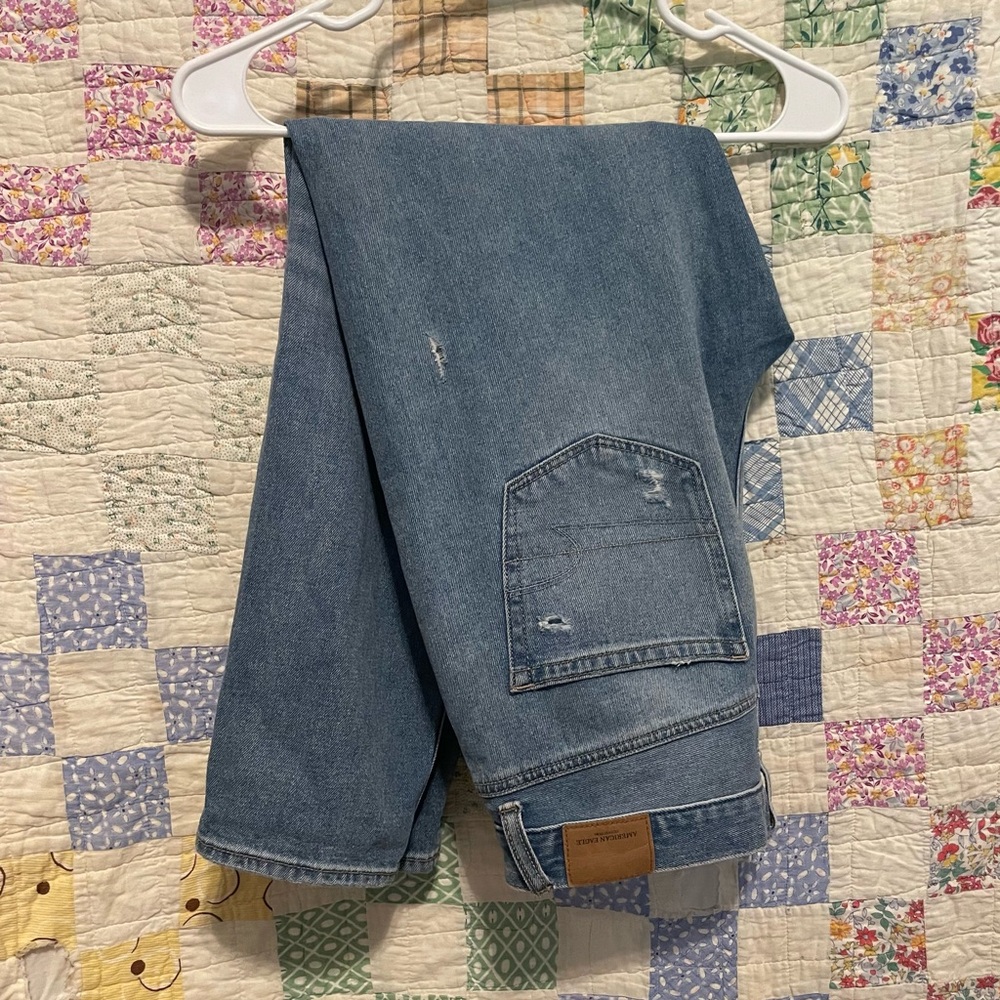 American Eagle Mom Jeans - Size 6